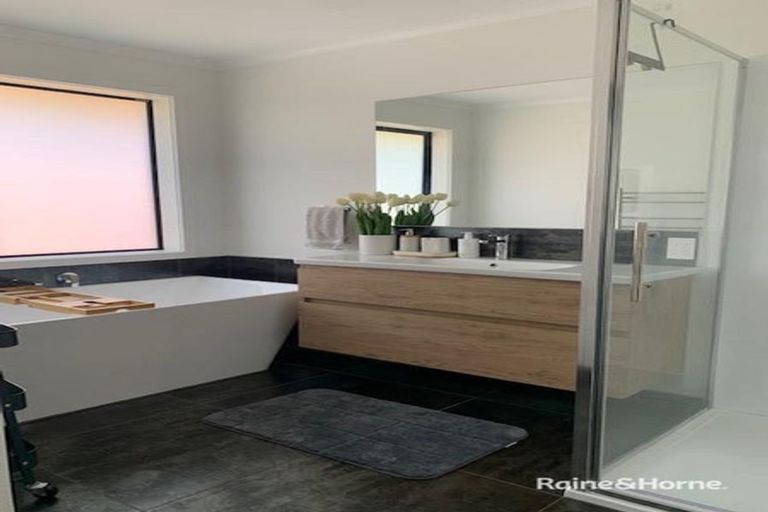 Photo of property in 213 Te Okuroa Drive, Papamoa, 3118