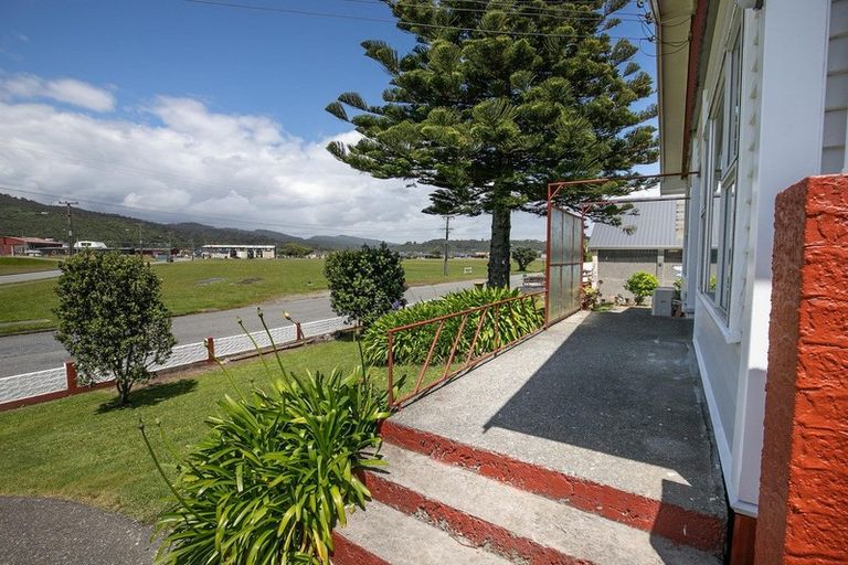 Photo of property in 36 Reid Street, Blaketown, Greymouth, 7805