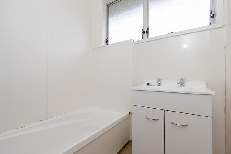 Photo of property in 55 Harrington Road, Henderson, Auckland, 0610