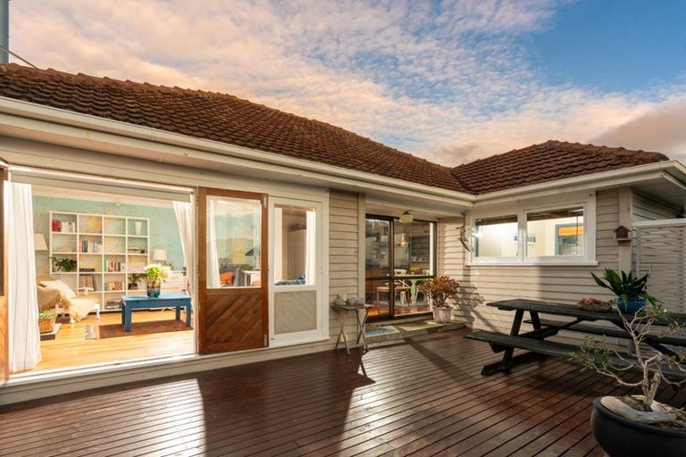 Photo of property in 108 Wellington Road, Paekakariki, 5034