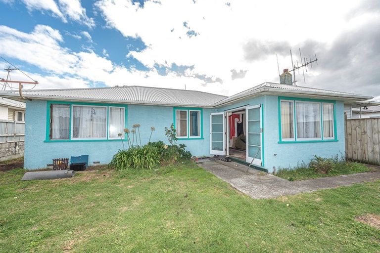 Photo of property in 5 Raupo Street, Castlecliff, Whanganui, 4501