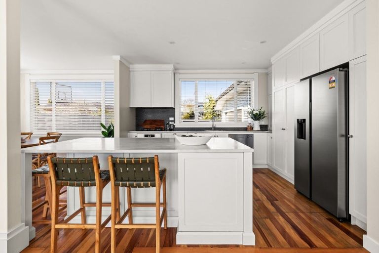 Photo of property in 8 Emerald Hill, Havelock North, 4130