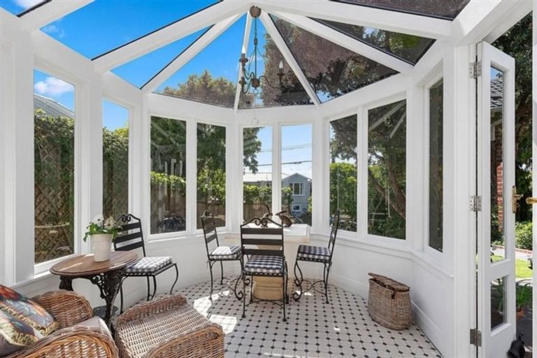 Photo of property in 16 Mallam Street, Karori, Wellington, 6012