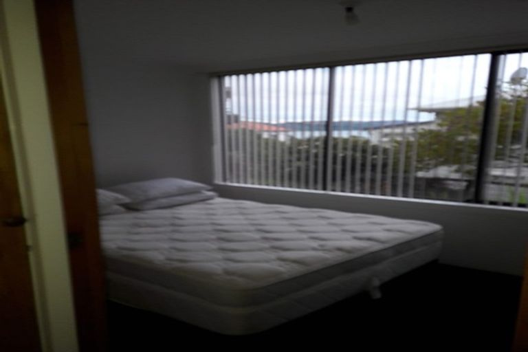 Photo of property in 2/2 Oriental Terrace, Mount Victoria, Wellington, 6011