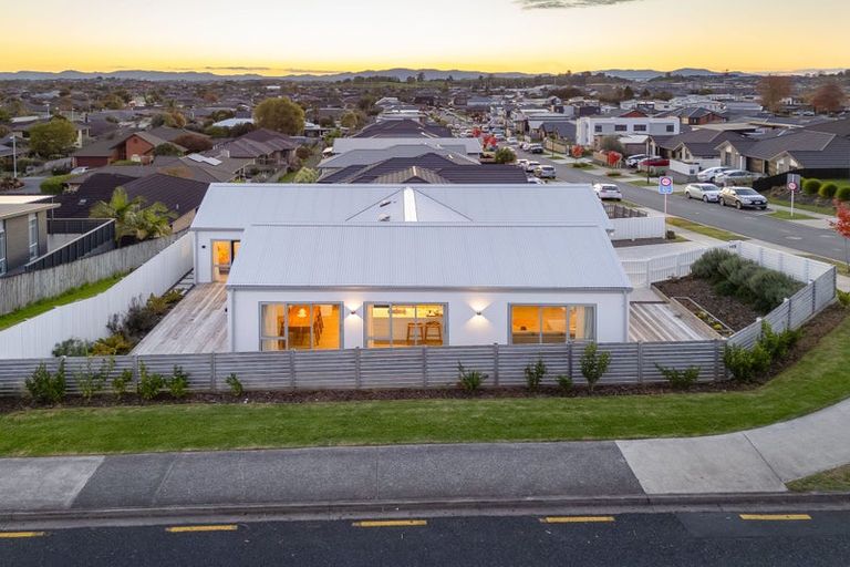 Photo of property in 1 Maanihi Drive, Rototuna North, Hamilton, 3210
