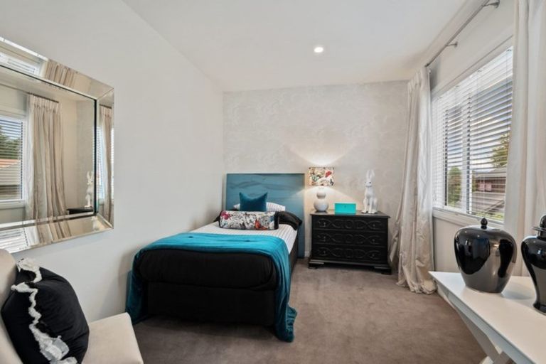 Photo of property in 2/24 Thornycroft Street, Fendalton, Christchurch, 8052