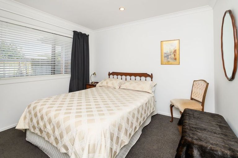 Photo of property in 44 Chestnut Close, Kelvin Grove, Palmerston North, 4414