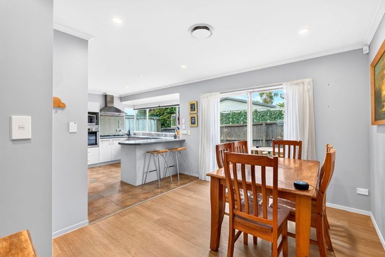 Photo of property in 21a Savoy Road, Glen Eden, Auckland, 0602