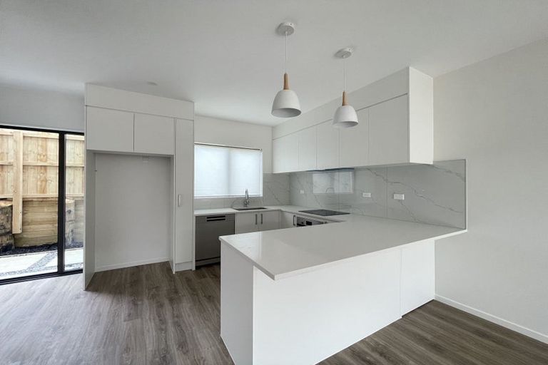 Photo of property in 11e Mawney Road, Henderson, Auckland, 0610