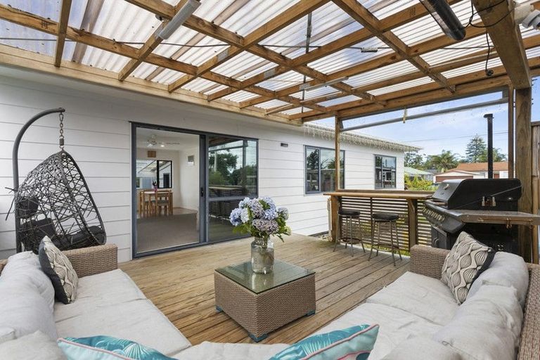 Photo of property in 49 Springs Road, Parakai, 0830