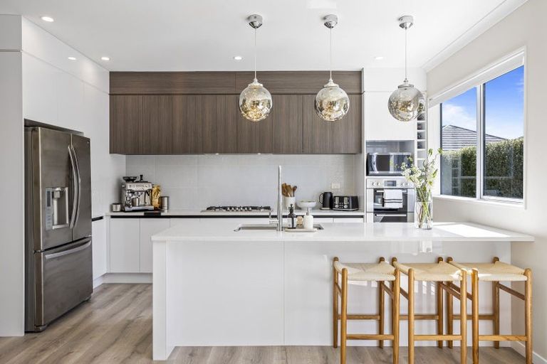 Photo of property in 8 Vinistra Road, Kumeu, 0810