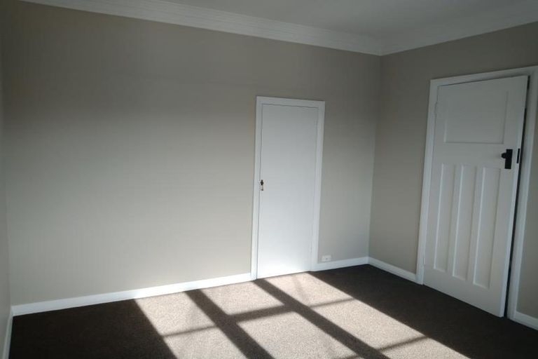 Photo of property in 73 Whites Line East, Waiwhetu, Lower Hutt, 5010