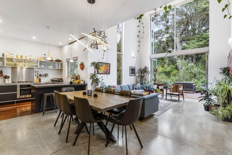 Photo of property in 11a Wernham Place, Northcote, Auckland, 0626