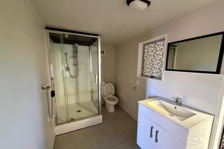Photo of property in 1/21 Sunnyside Road, Sunnyvale, Auckland, 0612