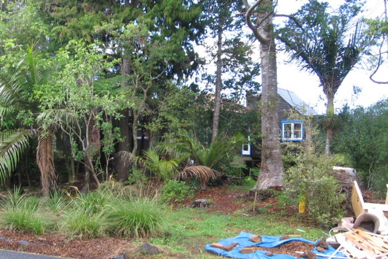 Photo of property in 16 Hollywood Avenue, Titirangi, Auckland, 0604