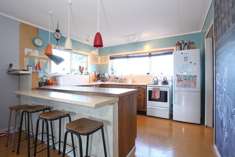 Photo of property in 3 Lorenzen Bay Road, Raglan, 3225