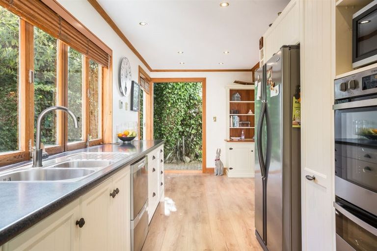 Photo of property in 12 Makora Grove, Paremata, Porirua, 5024