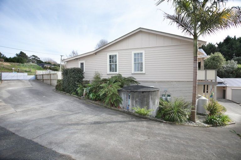 Photo of property in 110 Hastings Street, Halcombe, Feilding, 4779