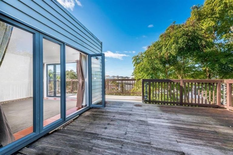Photo of property in 20a Belleaire Court, West Harbour, Auckland, 0618