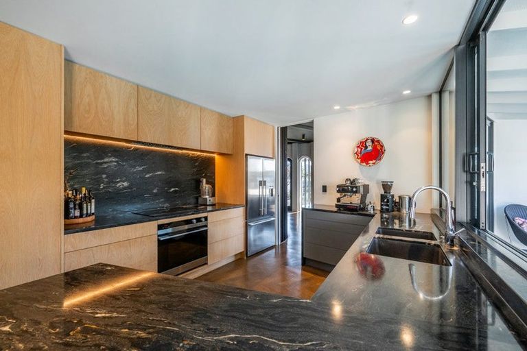 Photo of property in 1 Tiri Road, Takapuna, Auckland, 0620