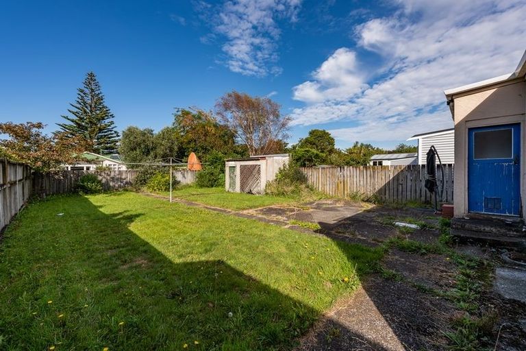 Photo of property in 137 Whites Line East, Waiwhetu, Lower Hutt, 5010