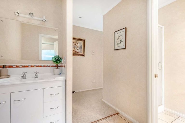 Photo of property in 22 Cobbe Place, Pomare, Rotorua, 3015