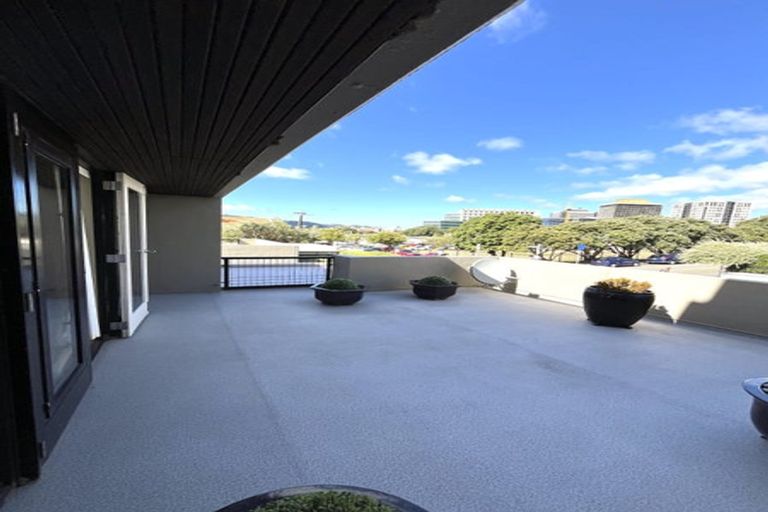 Photo of property in Highwic, 2/32 Hobson Street, Thorndon, Wellington, 6011