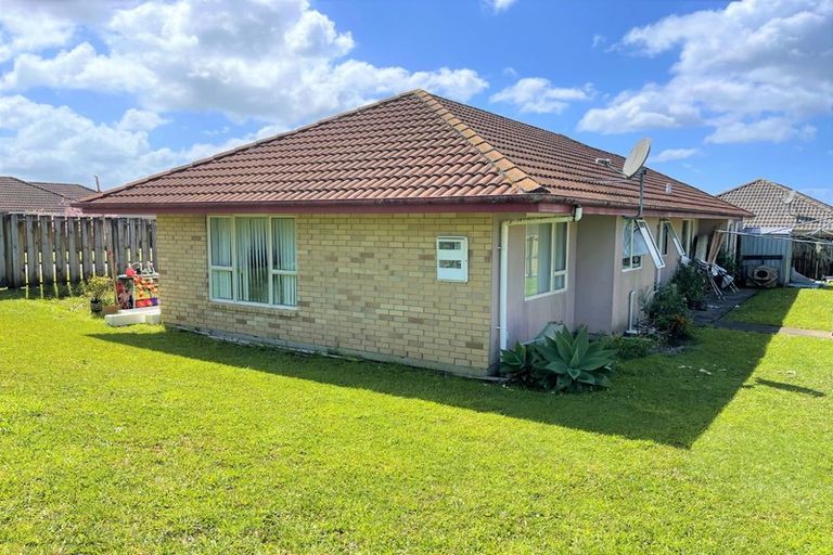 Photo of property in 1 Legacy Drive, Henderson, Auckland, 0612