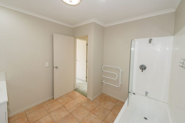 Photo of property in 6/78 Fernhill Way, Oteha, Auckland, 0632