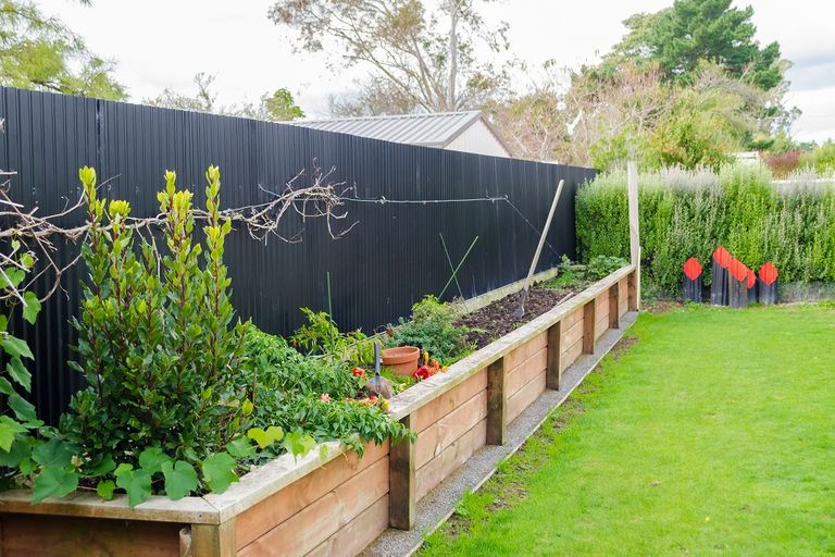 Photo of property in 2 The Glade, Carterton, 5713