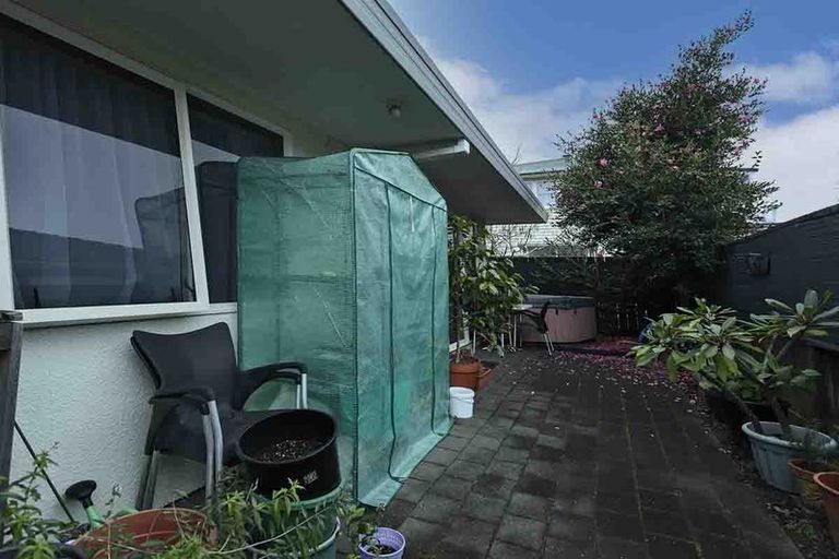 Photo of property in 63 Ngatai Road, Otumoetai, Tauranga, 3110