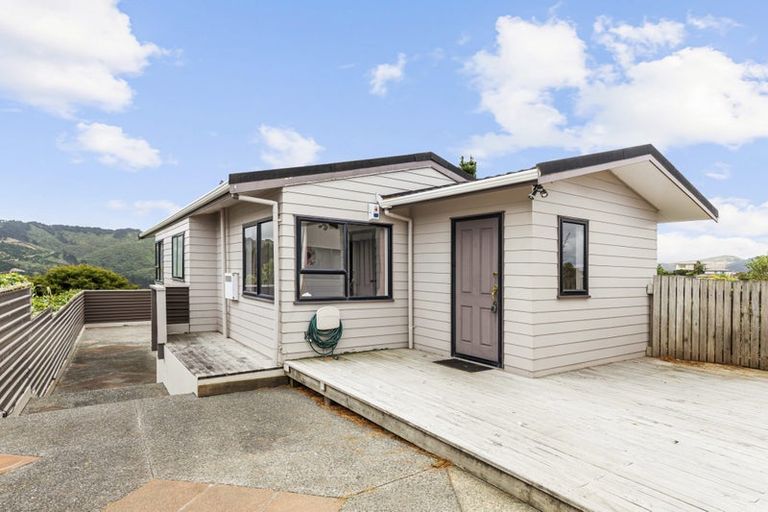 Photo of property in 18 Jasmine Grove, Maungaraki, Lower Hutt, 5010