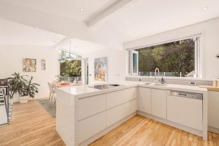 Photo of property in 277 Cannon Hill Crescent, Mount Pleasant, Christchurch, 8081