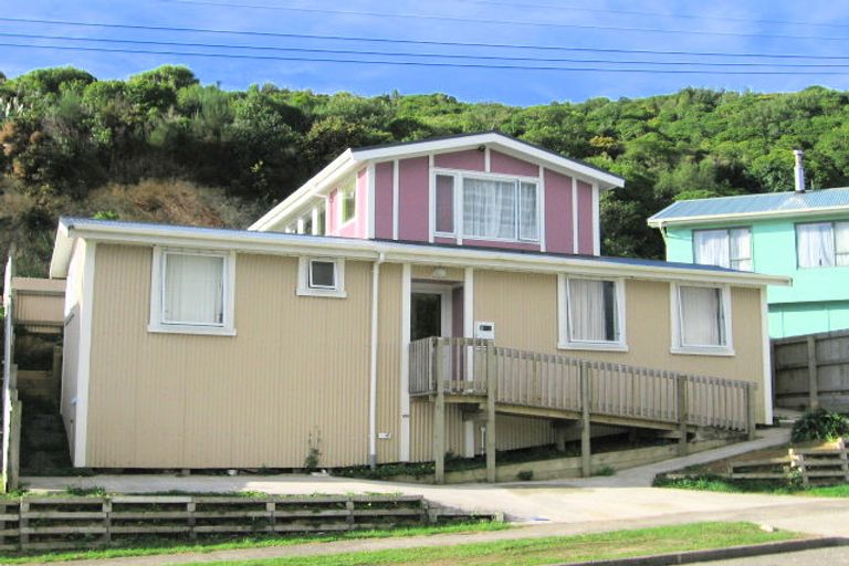 Photo of property in 52 Cardiff Crescent, Cannons Creek, Porirua, 5024