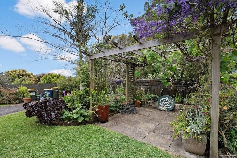Photo of property in 2/52 Manuka Road, Glenfield, Auckland, 0629
