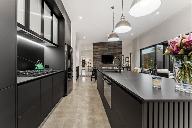 Photo of property in 72 Point Wells Road, Point Wells, 0986