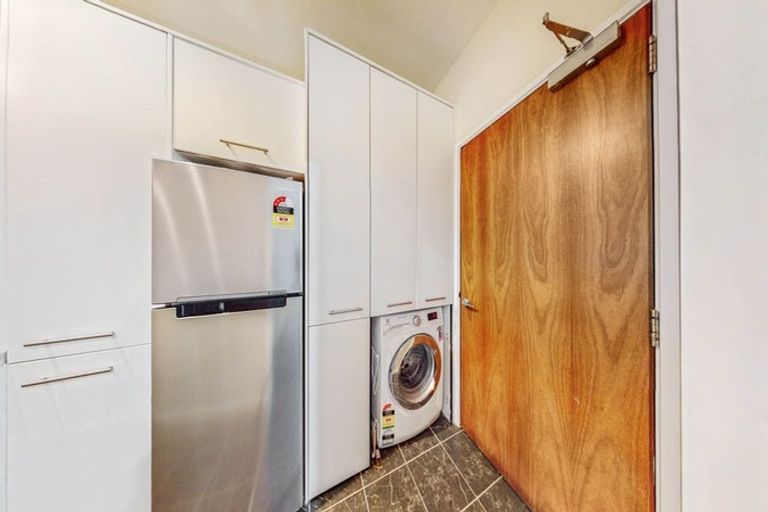 Photo of property in Atrium Apartments, 2d/154 The Terrace, Wellington Central, Wellington, 6011