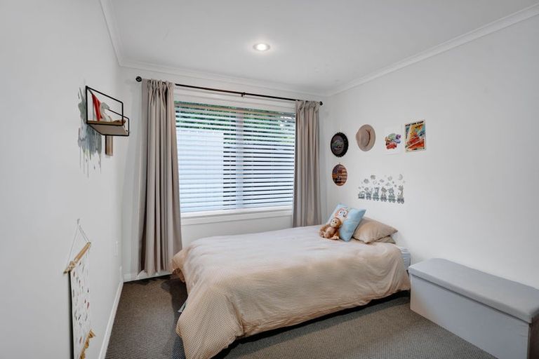 Photo of property in 70 Seaview Road, Marfell, New Plymouth, 4310