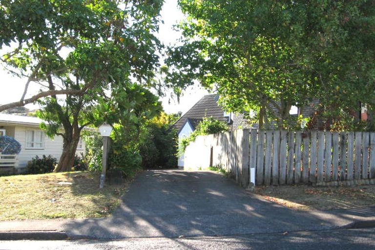 Photo of property in 2/3 Lantana Road, Green Bay, Auckland, 0604