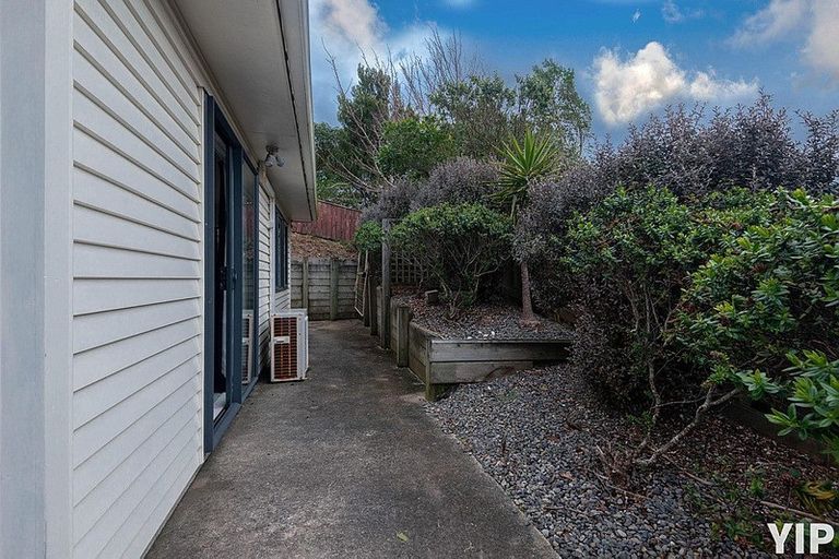 Photo of property in 36c Horokiwi Road West, Newlands, Wellington, 6037