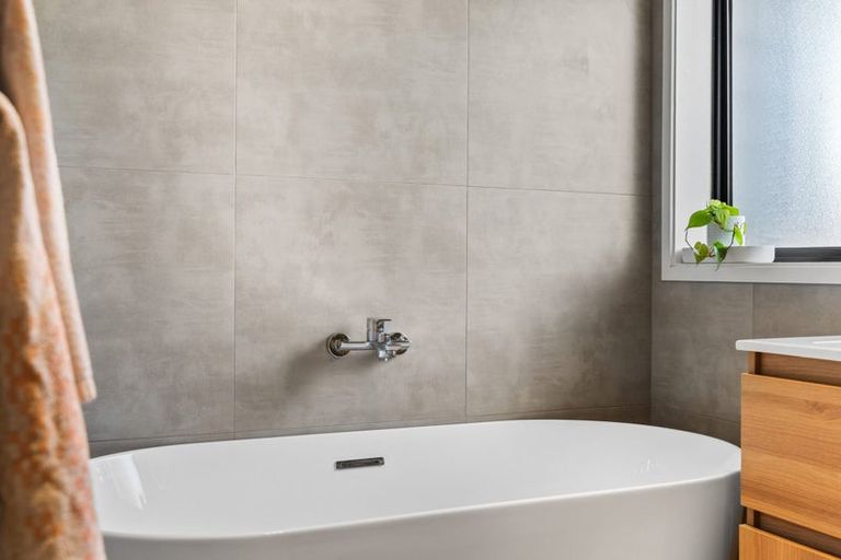 Photo of property in 2/13 Pinewood Grove, Botany Downs, Auckland, 2010