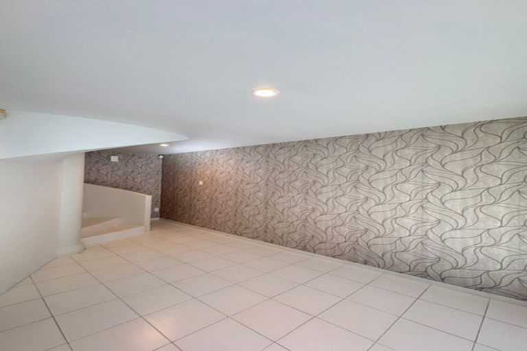 Photo of property in 1/80 Knights Road, Rothesay Bay, Auckland, 0630