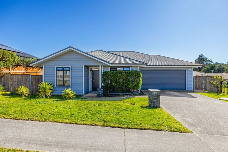Photo of property in 6 Malbec Place, Huapai, Kumeu, 0810