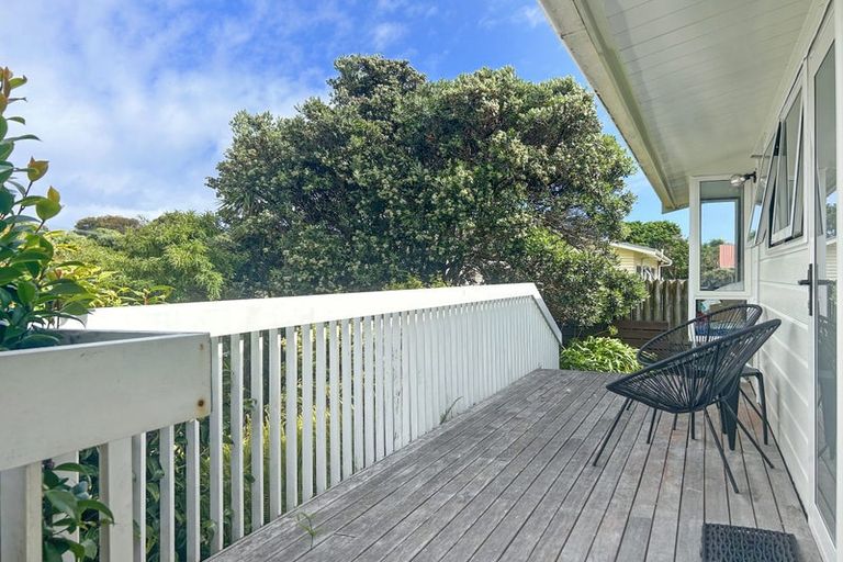 Photo of property in 1a Field Way, Waikanae Beach, Waikanae, 5036