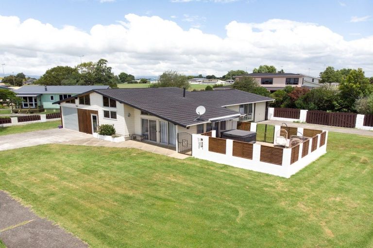 Photo of property in 43 Mahana Road, Ngatea, 3503