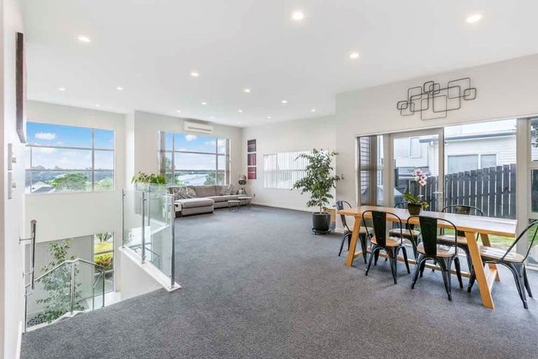 Photo of property in 24 Kittiwake Drive, Schnapper Rock, Auckland, 0632