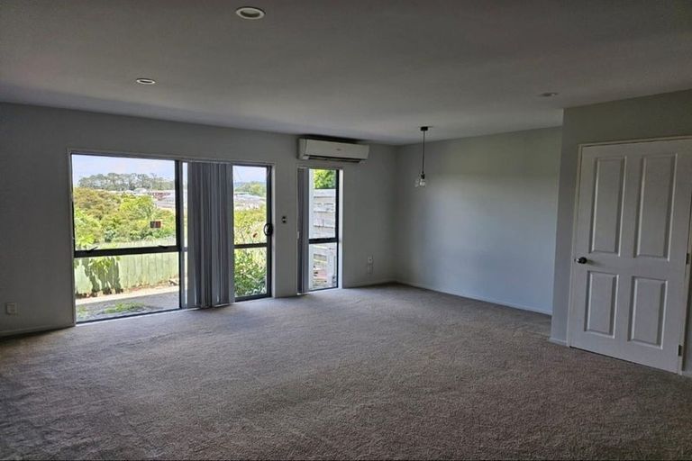 Photo of property in 31/3 Hulme Place, Henderson, Auckland, 0612