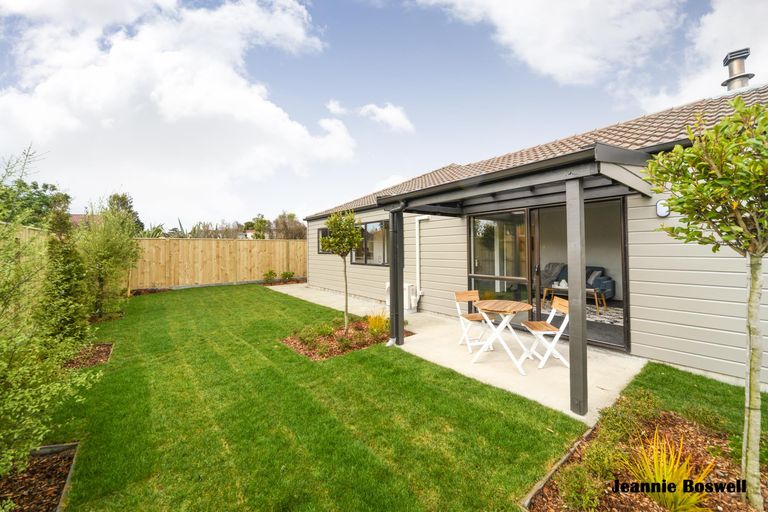 Photo of property in 4 Angelina Way, Kelvin Grove, Palmerston North, 4414