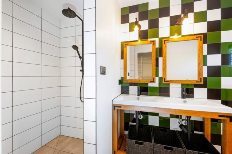 Photo of property in 2 Peregrine Place, Kinloch, Taupo, 3377