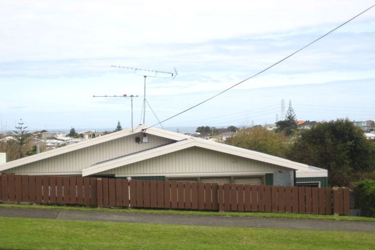 Photo of property in 110 Pioneer Road, Moturoa, New Plymouth, 4310